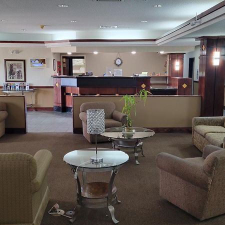 Windsor Inn & Suites Dodge City Bagian luar foto