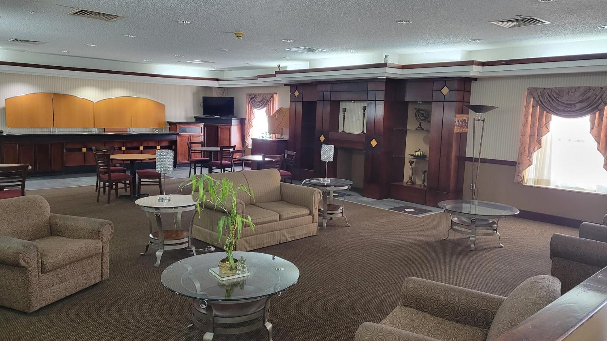 Windsor Inn & Suites Dodge City Bagian luar foto