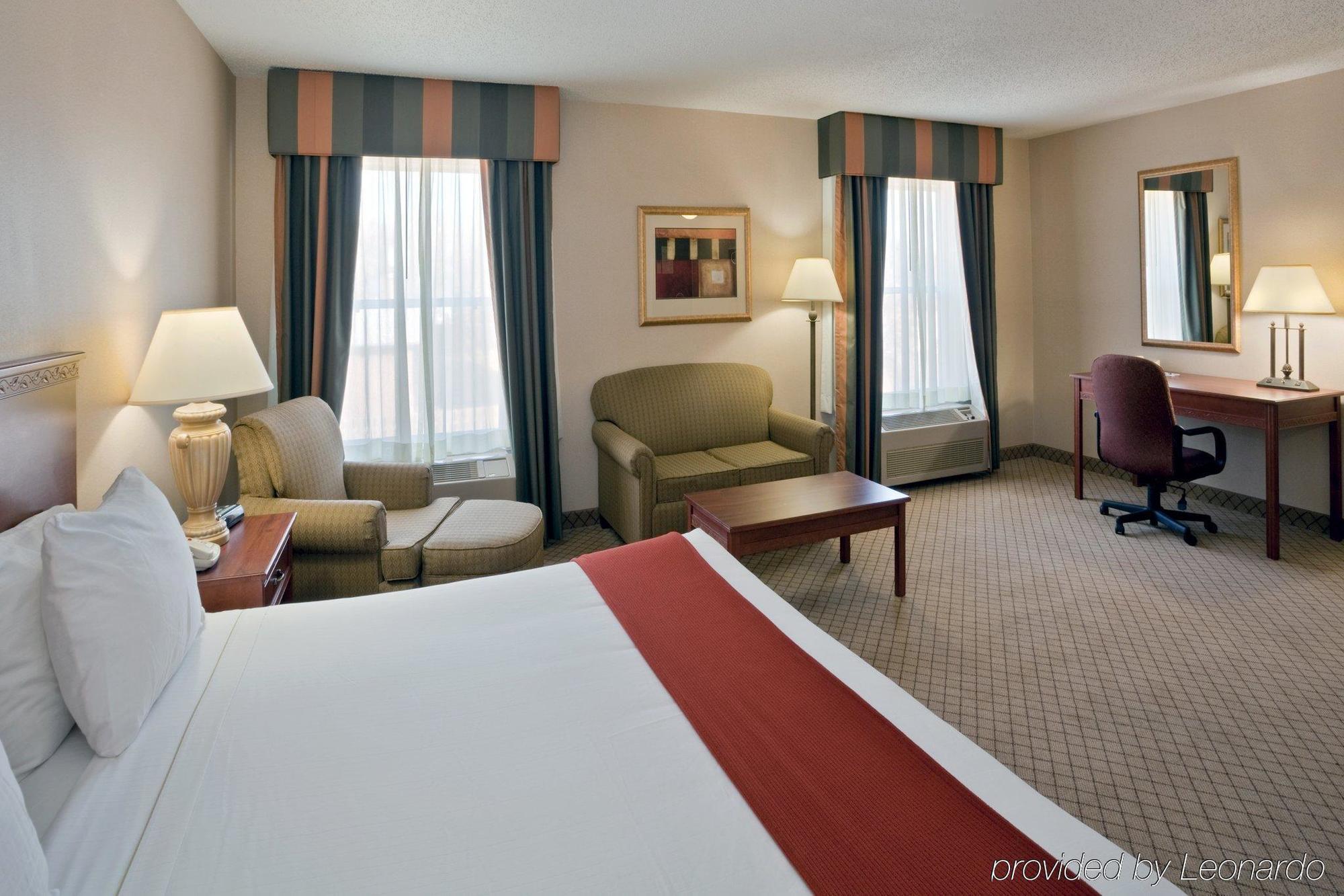 Windsor Inn & Suites Dodge City Bagian luar foto