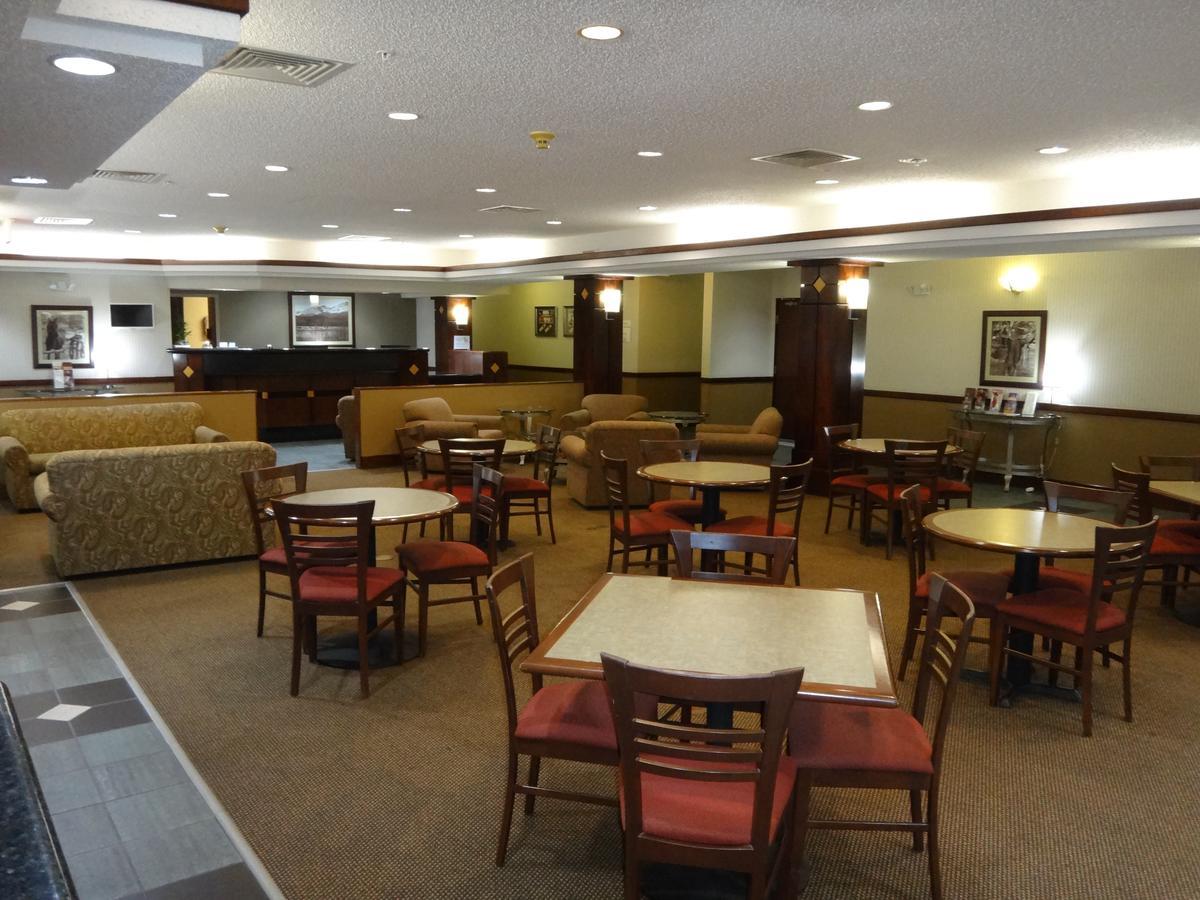 Windsor Inn & Suites Dodge City Bagian luar foto