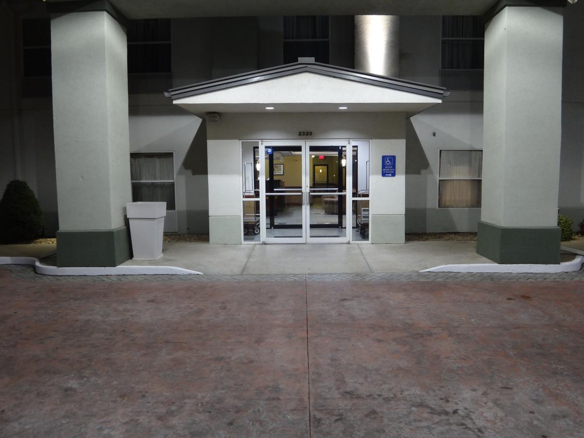 Windsor Inn & Suites Dodge City Bagian luar foto