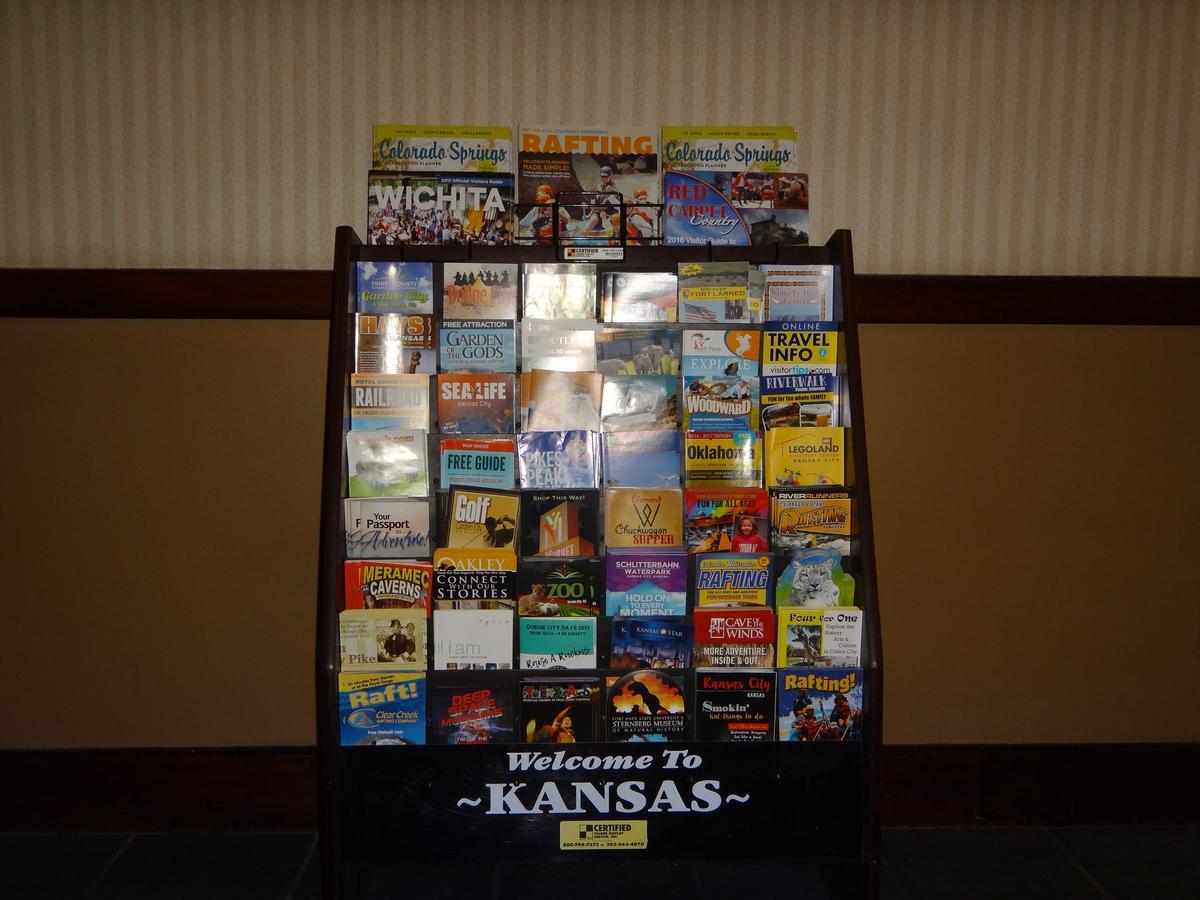 Windsor Inn & Suites Dodge City Bagian luar foto