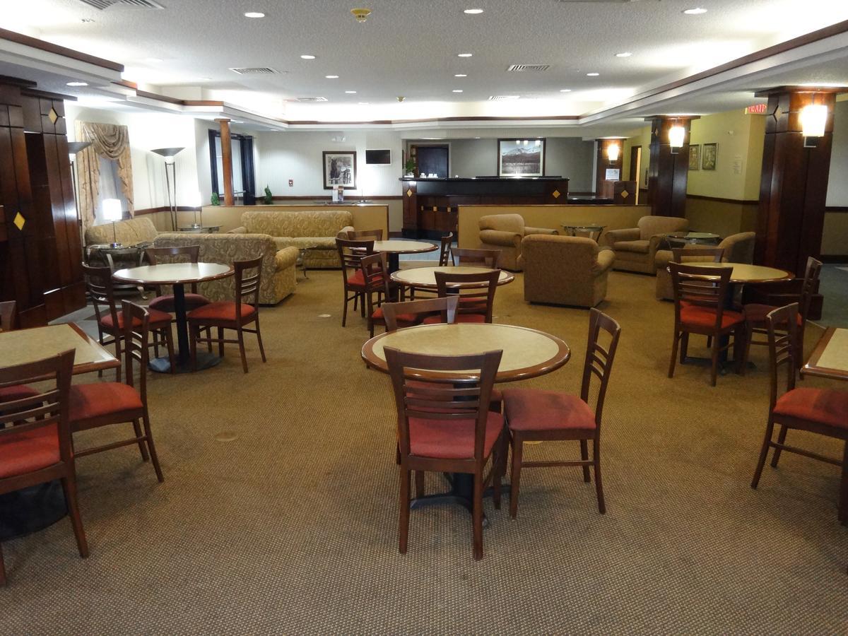 Windsor Inn & Suites Dodge City Bagian luar foto