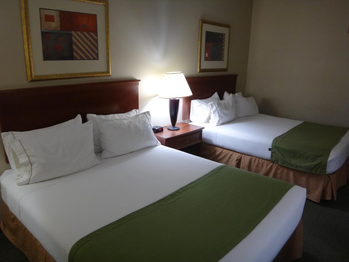 Windsor Inn & Suites Dodge City Bagian luar foto