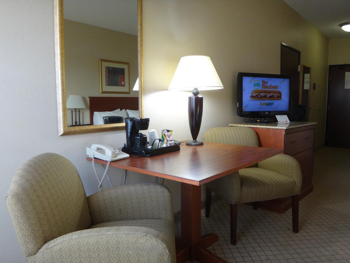 Windsor Inn & Suites Dodge City Bagian luar foto