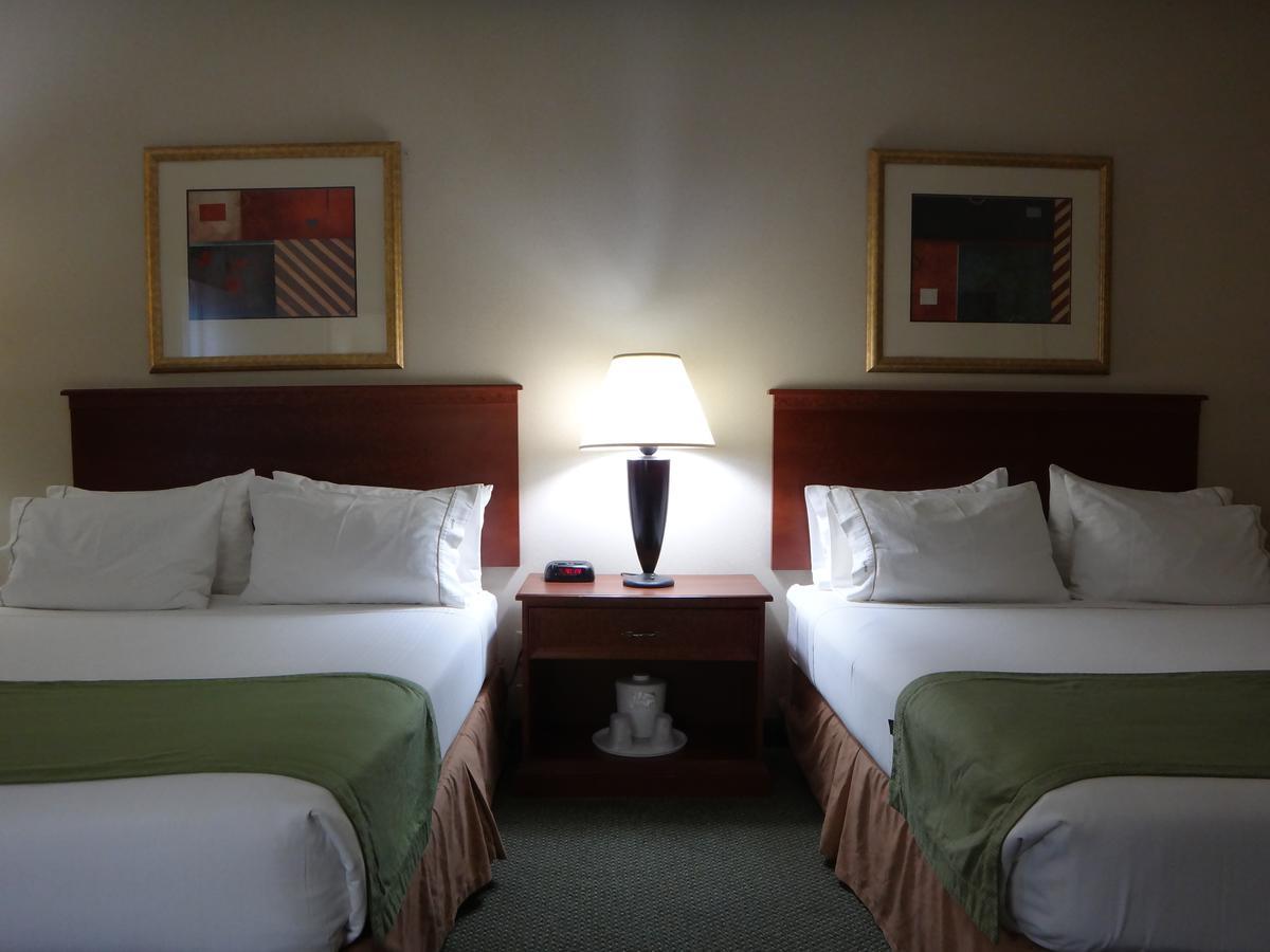 Windsor Inn & Suites Dodge City Bagian luar foto
