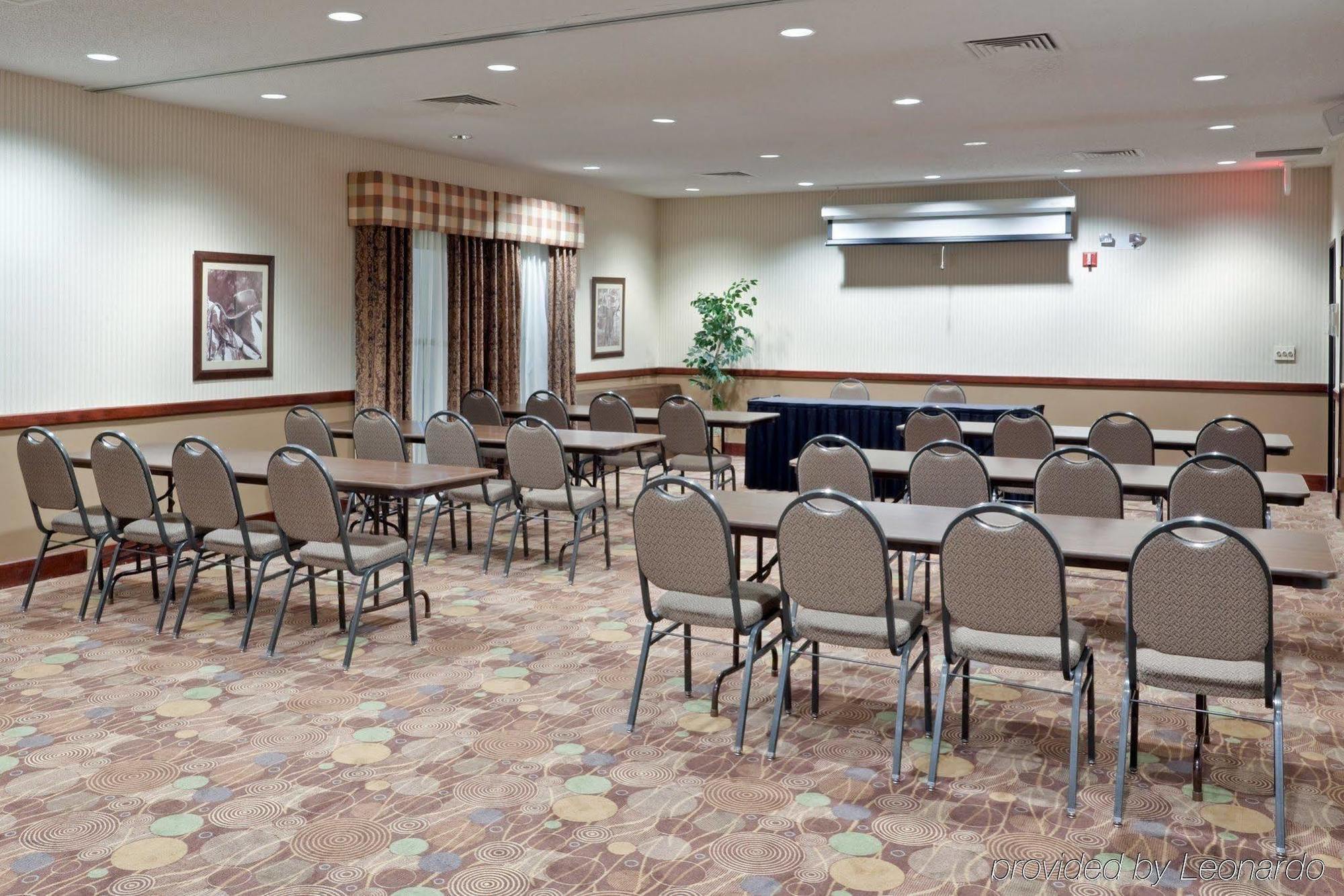 Windsor Inn & Suites Dodge City Bagian luar foto
